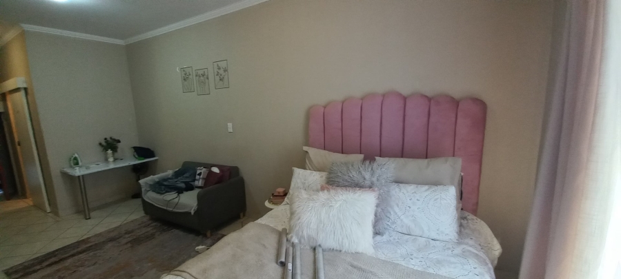 1 Bedroom Property for Sale in Vredenhof Sh Free State